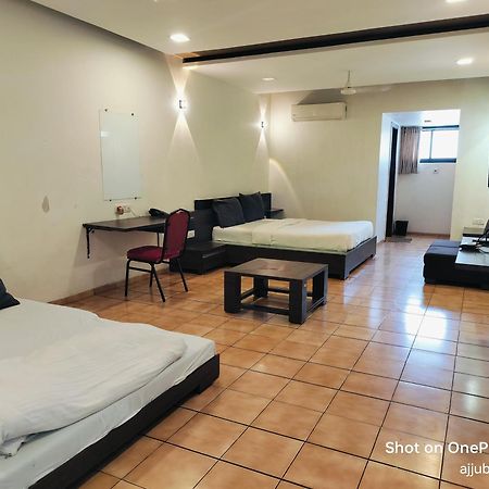 Hotel Sun N Step Club Ahmedabad Ngoại thất bức ảnh