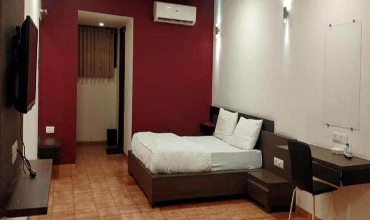 Hotel Sun N Step Club Ahmedabad Ngoại thất bức ảnh
