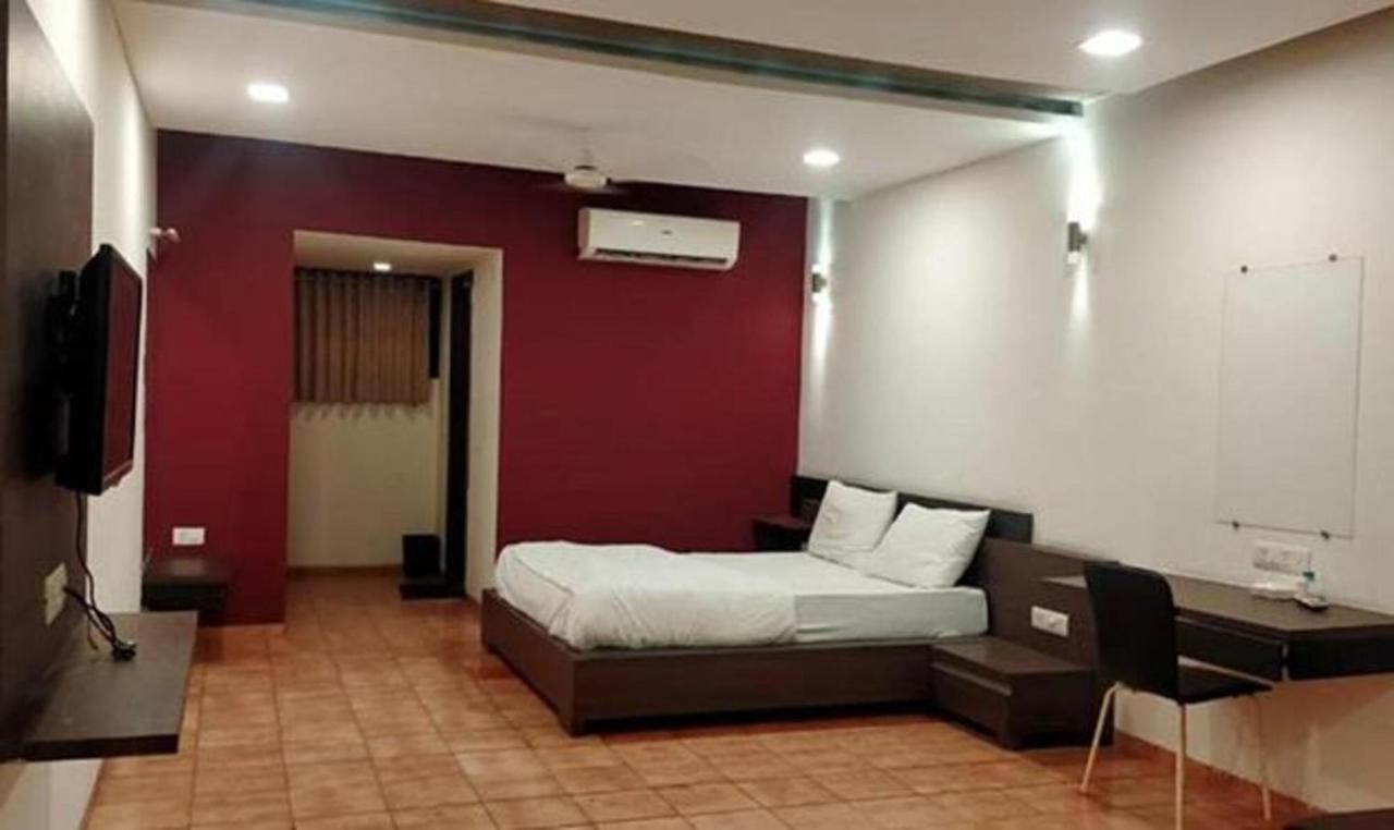 Hotel Sun N Step Club Ahmedabad Ngoại thất bức ảnh