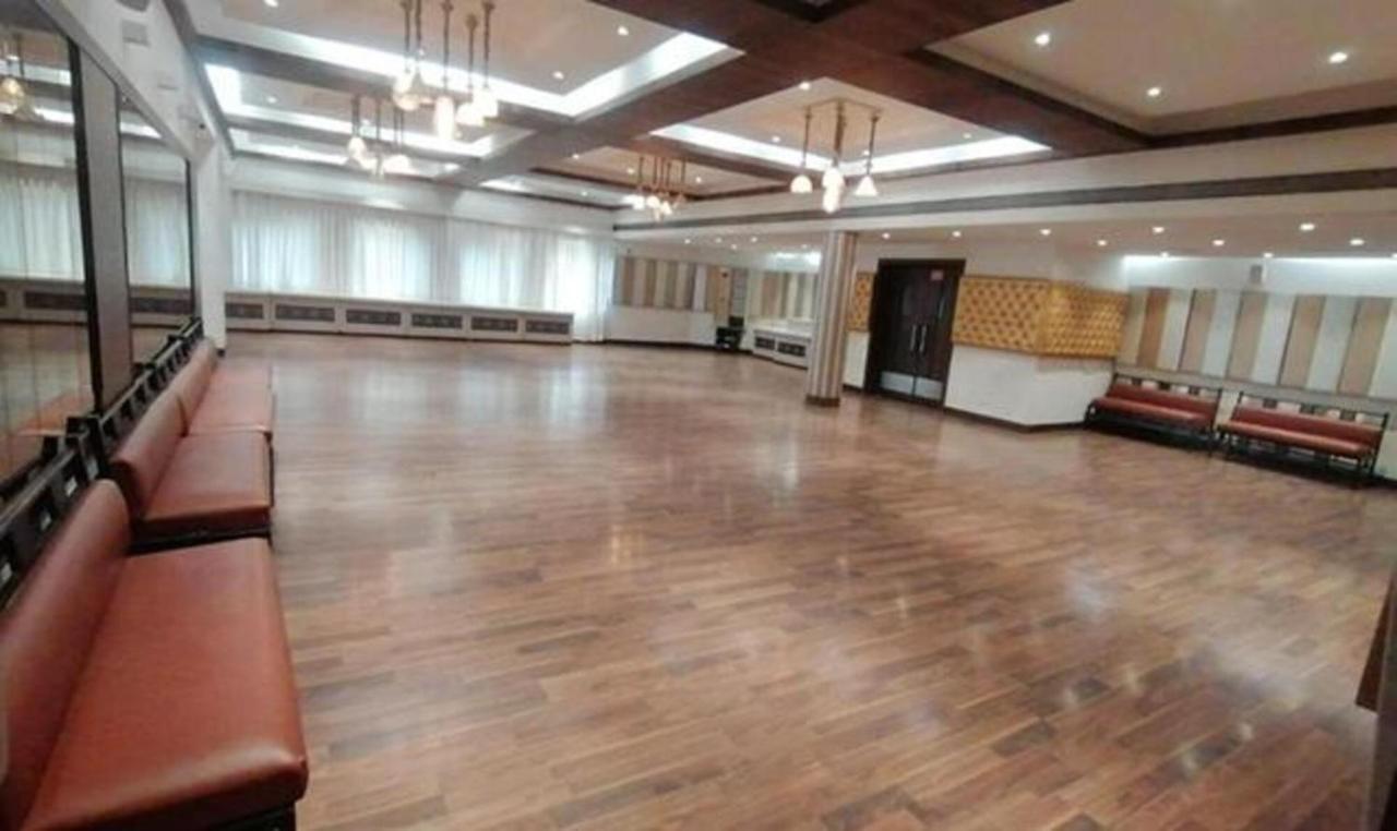 Hotel Sun N Step Club Ahmedabad Ngoại thất bức ảnh