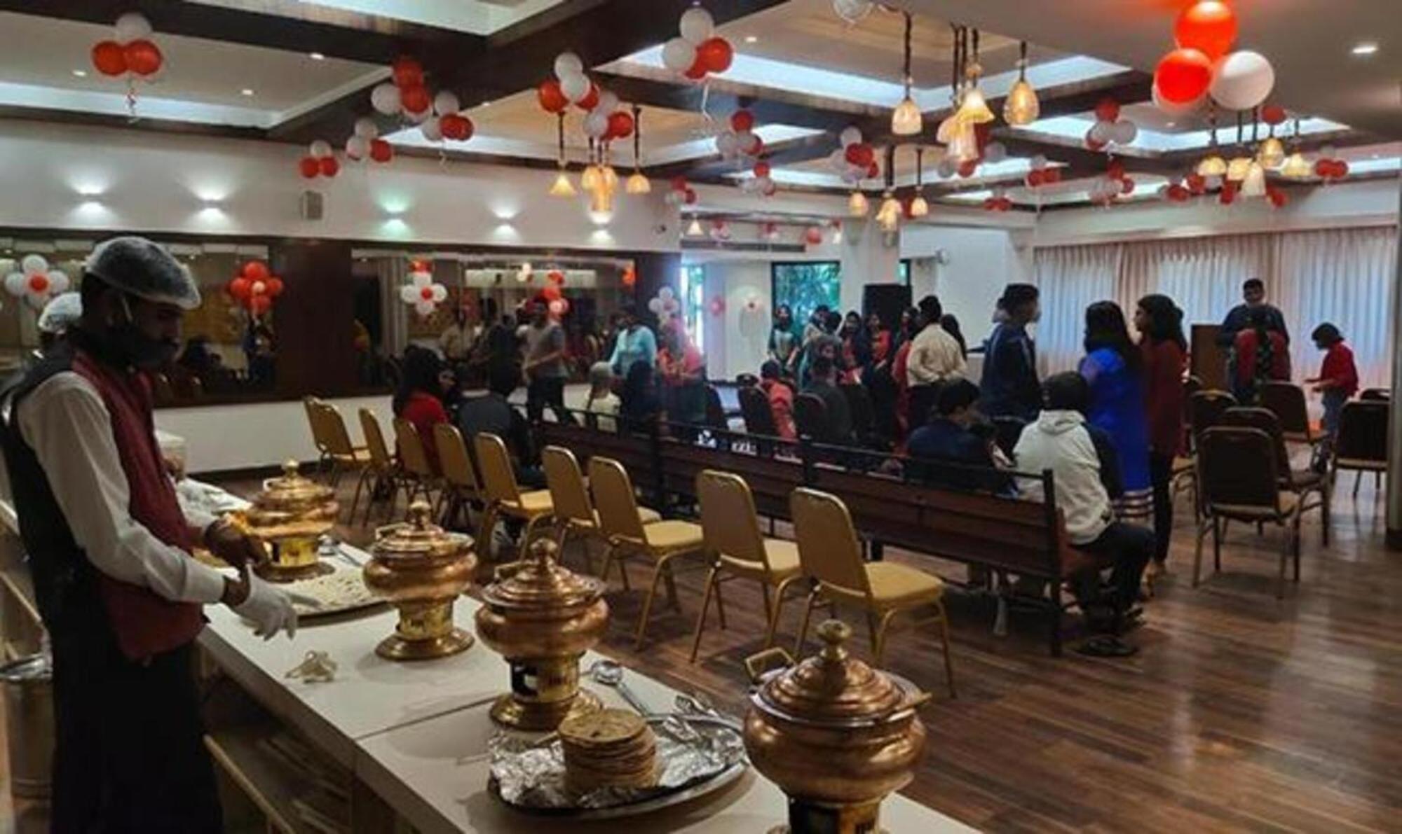 Hotel Sun N Step Club Ahmedabad Ngoại thất bức ảnh