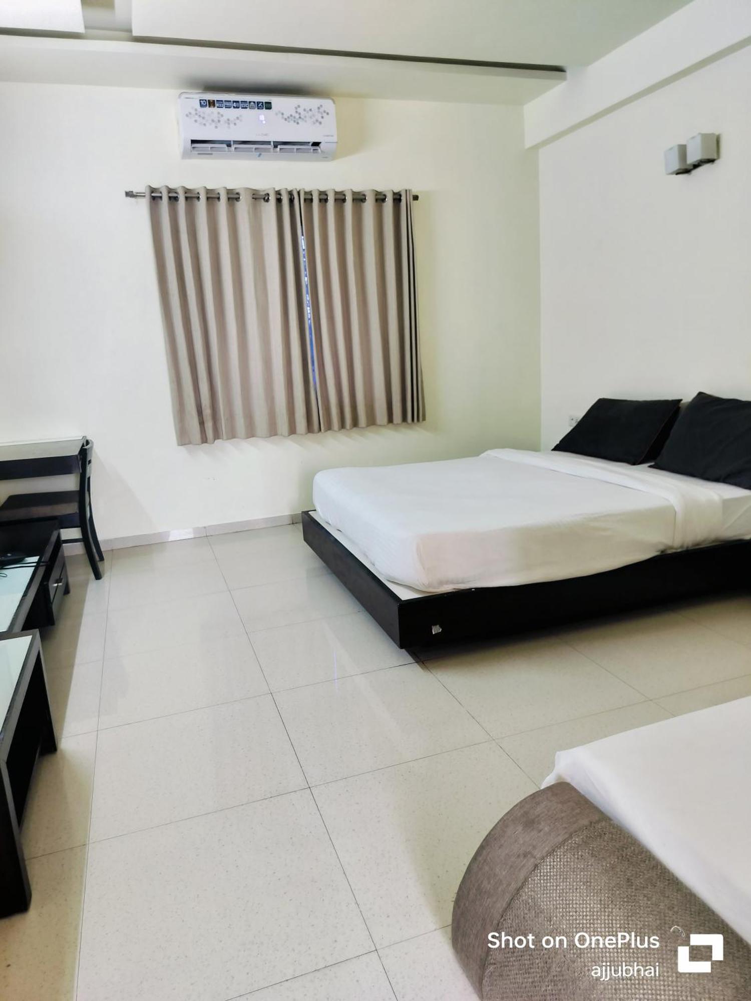 Hotel Sun N Step Club Ahmedabad Ngoại thất bức ảnh