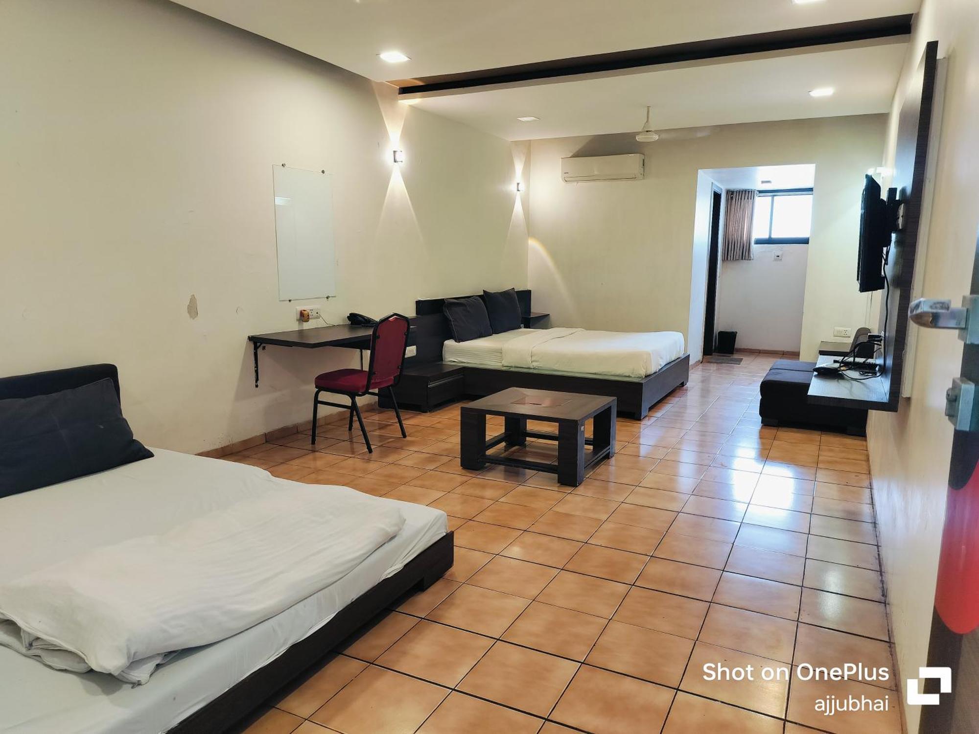 Hotel Sun N Step Club Ahmedabad Ngoại thất bức ảnh