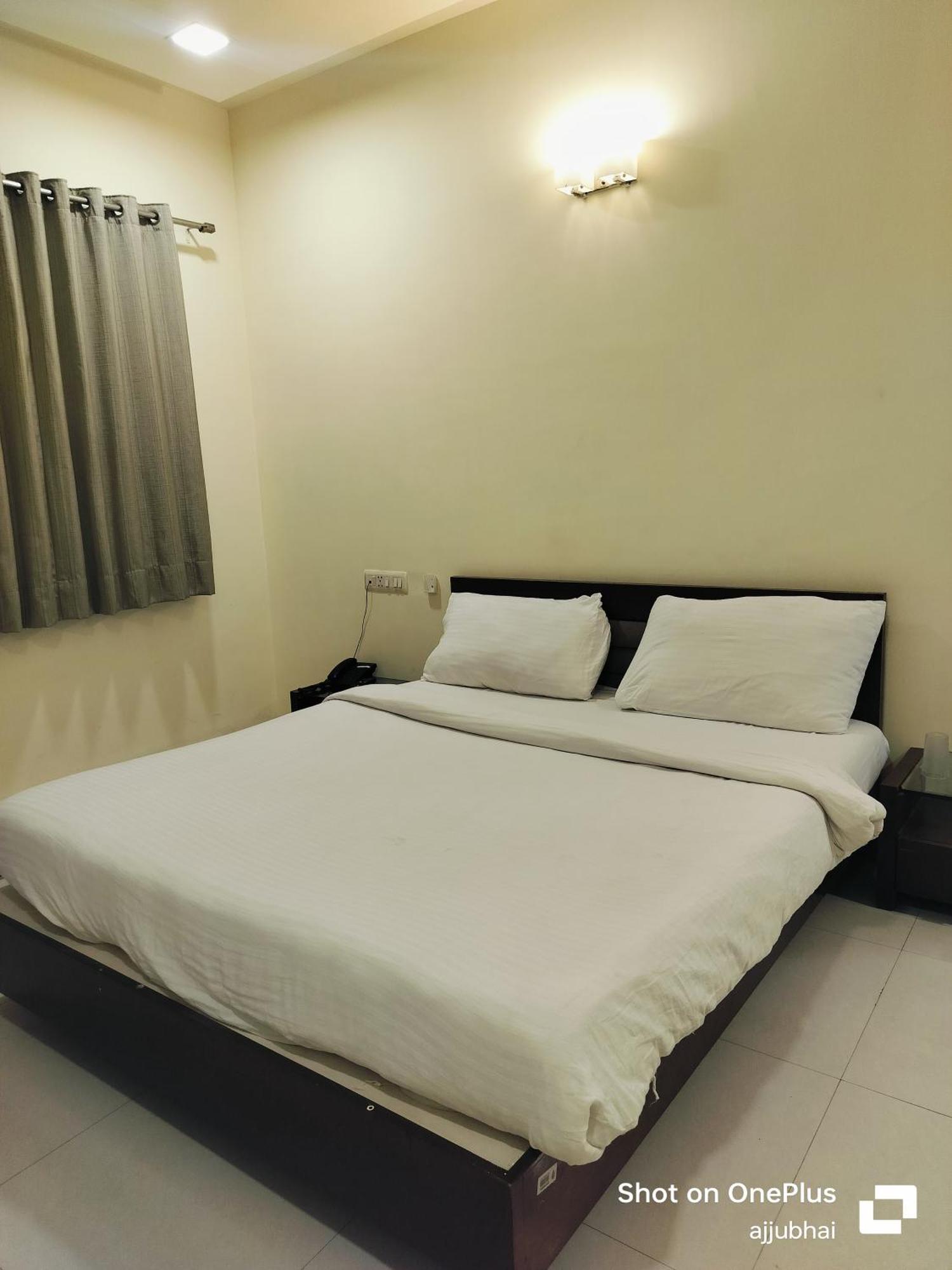 Hotel Sun N Step Club Ahmedabad Ngoại thất bức ảnh
